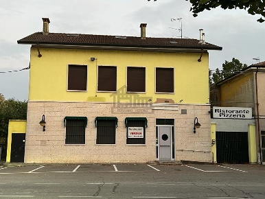 Foto Locale commerciale in via Roma, Bagnolo San Vito Centro di 630 m²