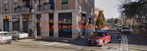 Foto Locale commerciale in viale isonzo, Milano di 120 m² in vendita