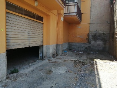 Foto Magazzino in Via Ugo La Malfa, Termini Imerese Centro di 96 m²
