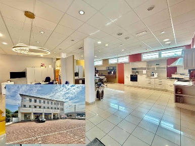 Foto Negozio in via stefani, Alfonsine Centro di 370 m² con 1 locali