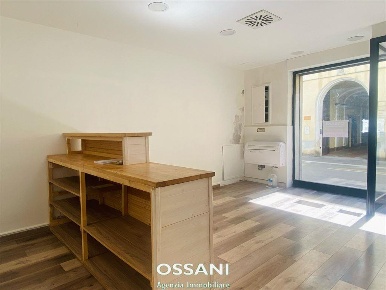 Foto Negozio in CORSO MATTEOTTI, Faenza di 50 m² con 2 locali in vendita