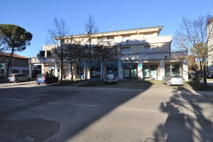 Foto Negozio in VIA FORLIVESE, Faenza di 190 m² con 4 locali in vendita