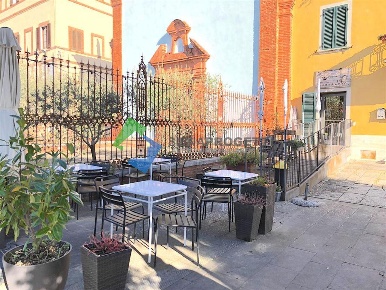 Foto Locale commerciale a Sinalunga di 101 m² con 4 locali in vendita