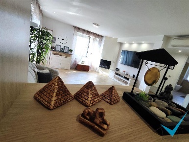Foto Villa bifamiliare in Via XXV Aprile, Limbiate Centro di 234 m²