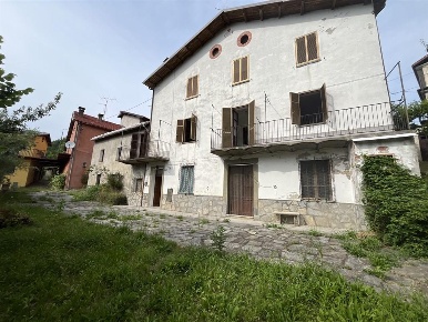Foto Casa indipendente a Montaldo di Mondovì Centro di 130 m² con 8 locali
