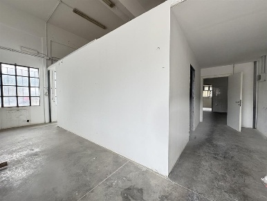 Foto Locale commerciale in via dell'affogalasino, Roma di 130 m² in affitto