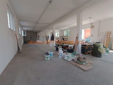 Foto Laboratorio in VIA LEONCAVALLO, Palazzolo sull'Oglio Centro di 190 m²