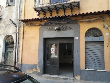 Foto Locale commerciale in Via Bagni, Termini Imerese Centro di 34 m²