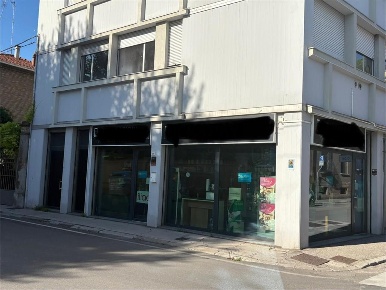 Foto Negozio a Ravenna di 124 m² con 3 locali in vendita