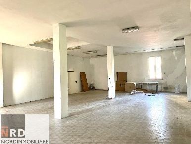 Foto Magazzino in Parenza Bassa, Borgo Virgilio Cerese di 300 m² in affitto