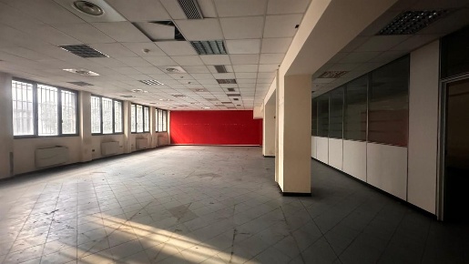 Foto Locale commerciale a Milano di 1400 m² in vendita