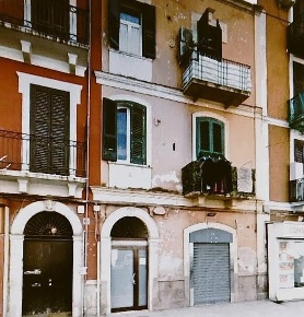Foto Locale commerciale in VIA FRANCESCO CRISPI, Bari Libertà di 60 m²