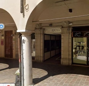 Foto Negozio a Mantova Centro di 140 m² con 4 locali in vendita