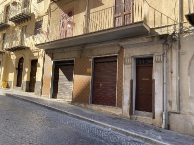 Foto Negozio in Via Atenea, Agrigento Centro Storico di 98 m² in vendita