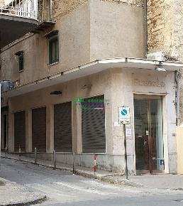 Foto Locale commerciale a Gela di 54 m² in vendita