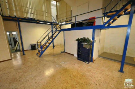 Foto Locale commerciale a Ragusa Centro di 120 m² con 2 locali in affitto