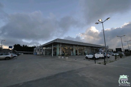 Foto Locale commerciale a Ragusa Centro di 1450 m² con 3 locali in vendita