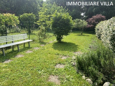 Foto Villa a schiera in Viale di Vittorio, Arese Centro di 180 m²