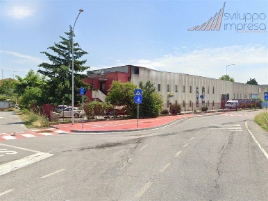 Foto Negozio in Via Piemonte, Pioltello Centro di 1220 m² con 2 locali