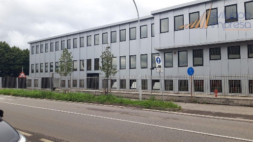 Foto Ufficio in via de Capitani, Agrate Brianza Centro di 585 m² in affitto