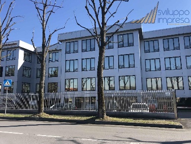 Foto Ufficio in via Archimede, Agrate Brianza Centro di 200 m² con 4 locali