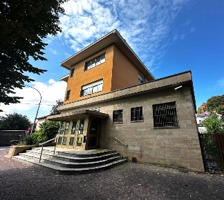 Foto Ufficio in Piazza N. Sauro, Osnago Centro di 450 m² con 12 locali