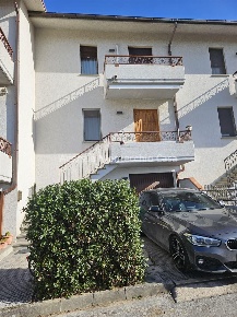 Foto Appartamento in Via Vittorio Veneto, Petriano Centro di 152 m²