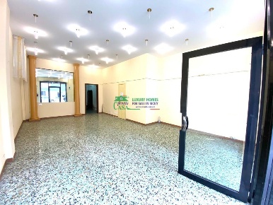 Foto Locale commerciale a Ragusa Centro di 70 m² con 3 locali in vendita