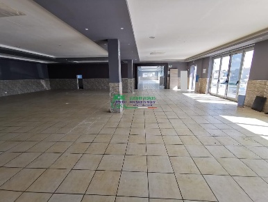 Foto Locale commerciale a Ragusa Puntarazzi - Pozzillo di 1050 m²