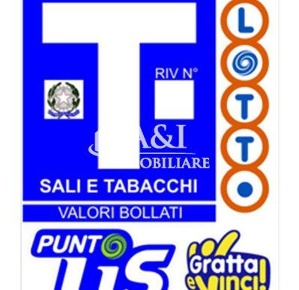 Foto Negozio in Vicolo San Giacomo 2, Lecco Centro di 40 m² con 2 locali