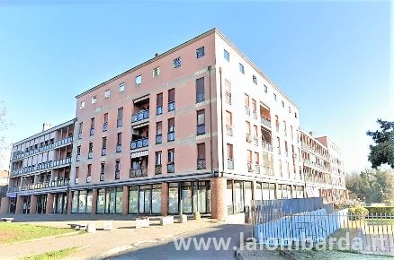 Foto Negozio in piazza Grandi, Solaro Villaggio Brollo di 75 m² in vendita