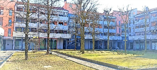 Foto Negozio in piazza Grandi, Solaro Villaggio Brollo di 75 m² in vendita