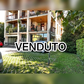 Foto Negozio a Buguggiate di 150 m² con 2 locali in vendita