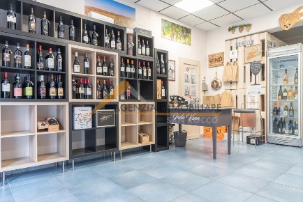 Foto Negozio in Via Ravegnana, Ravenna Alberti - Galilei di 66 m²