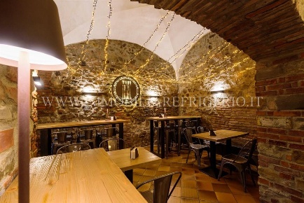 Foto Negozio in Via Vittorio Emanuele, Caprino Bergamasco Caprino di 55 m²