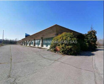 Foto Locale commerciale a Lonato del Garda di 1000 m² in affitto