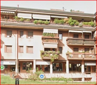 Foto Negozio in europa, San Vittore Olona di 141 m² con 3 locali in vendita