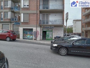 Foto Locale commerciale a Campobasso di 115 m² in vendita
