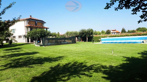 Foto Villa unifamiliare in Via Per Inzago, Cassano d'Adda di 600 m²