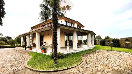 Foto Villa unifamiliare in Via Per Inzago, Cassano d'Adda di 600 m²