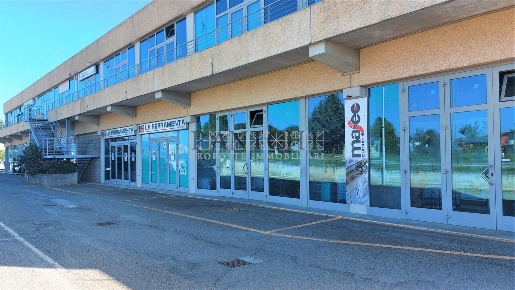 Foto Locale commerciale a Asciano di 230 m² con 1 locali in vendita