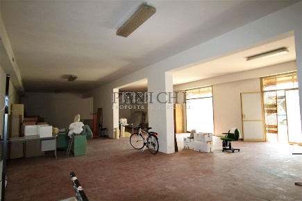 Foto Magazzino a Asciano di 212 m² con 2 locali in vendita