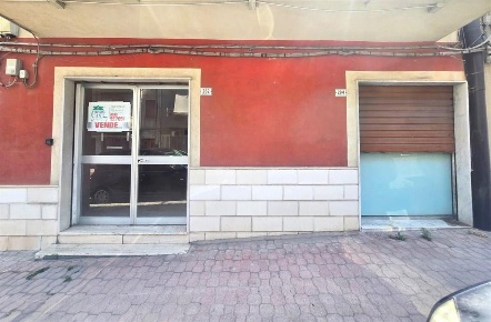Foto Locale commerciale a Gela di 100 m² in vendita