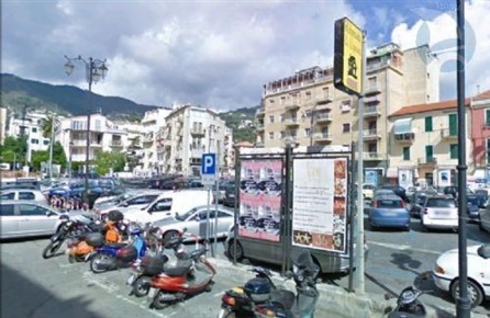 Foto Locale commerciale a Alassio Centro di 90 m² con 1 locali in vendita