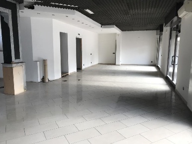 Foto Negozio in via trieste, Santo Stefano Ticino di 130 m² con 3 locali