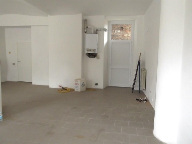 Foto Negozio a Mondovì Breo di 75 m² con 3 locali in affitto
