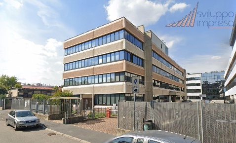 Foto Ufficio in Via Cadorna, Vimodrone di 650 m² con 10 locali in affitto