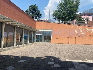Foto Negozio in Via Montegrappa, Lecco Acquate di 28 m² con 1 locali