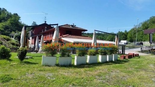 Foto Negozio in piazza della repubblica, Varese Centro di 500 m² in vendita
