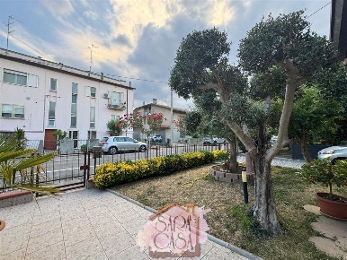 Foto Casa indipendente a Massa Lombarda di 195 m² con 5 locali in vendita